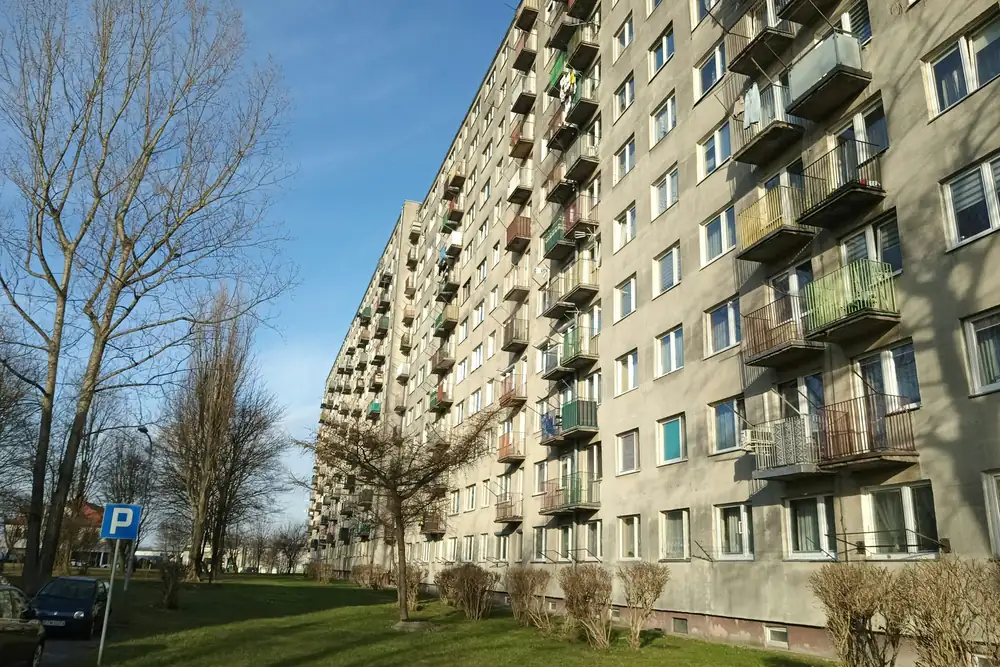 Дълъг панелен блок с балкони